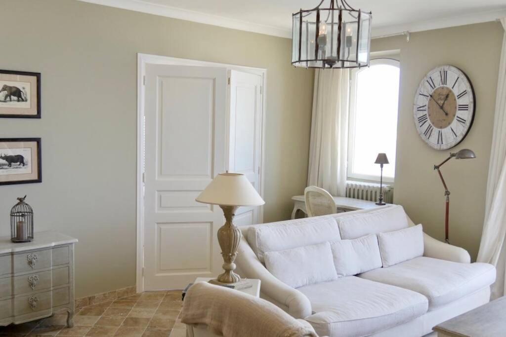 Bord De Mer - Ac, Wifi, Chic, Sea View, Beach 2 Minutes Walk Antibes Exterior foto