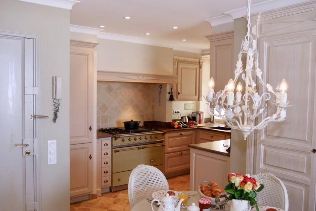 Bord De Mer - Ac, Wifi, Chic, Sea View, Beach 2 Minutes Walk Antibes Exterior foto