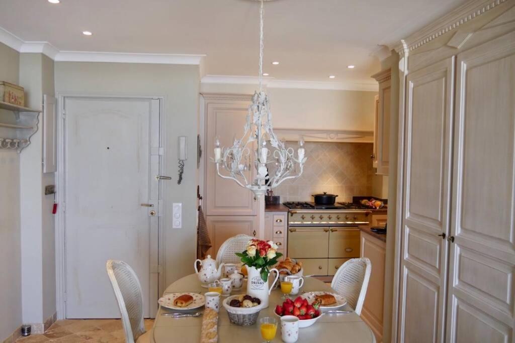Bord De Mer - Ac, Wifi, Chic, Sea View, Beach 2 Minutes Walk Antibes Exterior foto